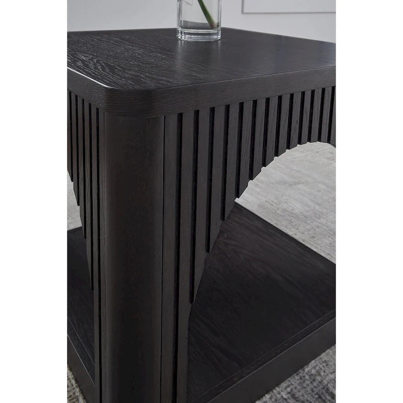 Table d'appoint noire avec détails en arc et treillis - 24W x 24D x 22H